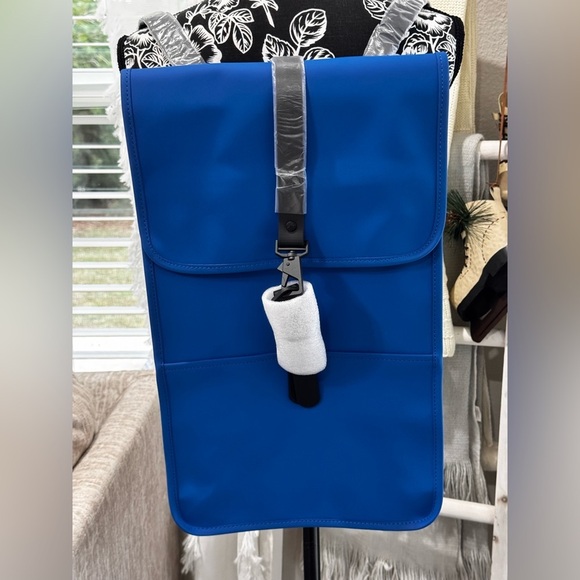 RAINS BACKPACK NWT Unisex Mens Women’s - Picture 1 of 9